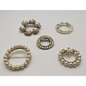 5 Vintage Gold Tone Wreath Costume Brooches 3 Faux Pearl 1 AB 3 Signed